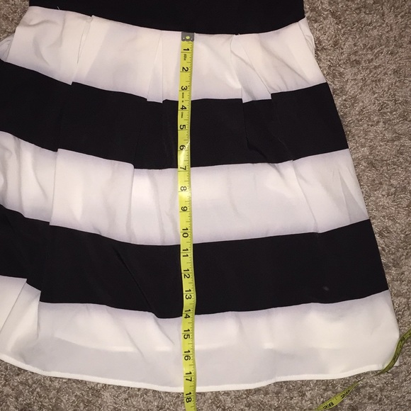 Black and white fit and flare dress - Picture 4 of 5